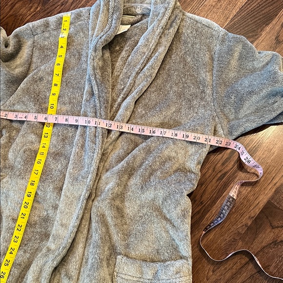 Pottery Barn Plush Gray Green Tan Bathrobe - Picture 8 of 11